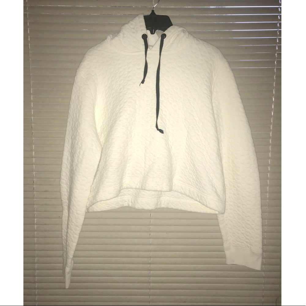 White crop pullover